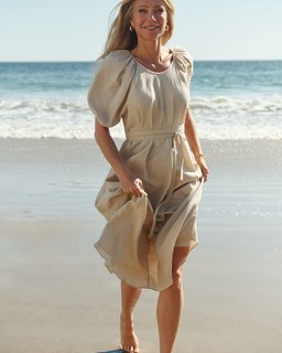 Gwyneth Paltrow feet photo thumbnail