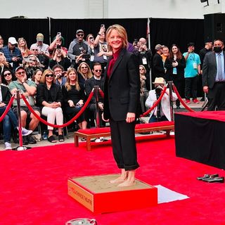Jodie Foster feet photo thumbnail