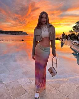 Xenia Tchoumitcheva feet photo thumbnail