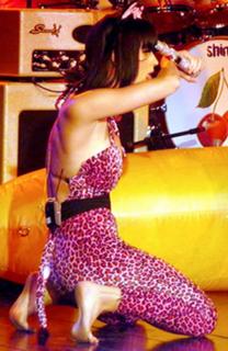 Katy Perry feet photo thumbnail