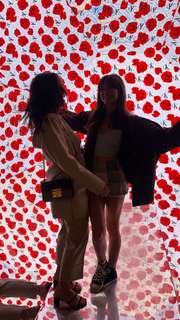 Natalie Noel Mariduena feet photo thumbnail