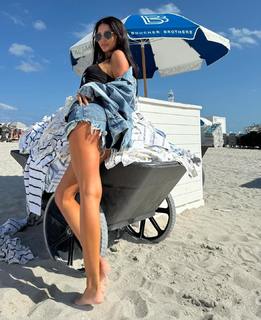 Zaira Nara feet photo thumbnail