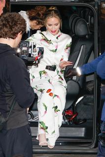 Emily Blunt feet photo thumbnail