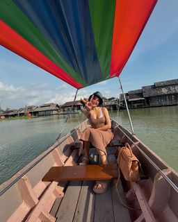 Jacqueline Fernandez feet photo thumbnail
