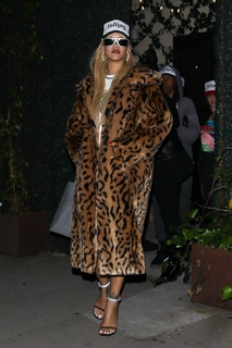 Rihanna feet photo thumbnail