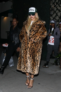 Rihanna feet photo thumbnail