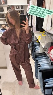 Kaley Cuoco feet photo thumbnail