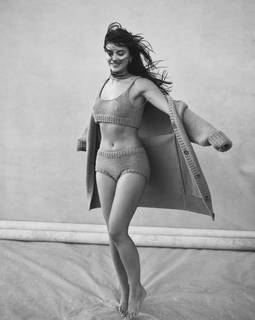 Camila Mendes feet photo thumbnail