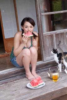 Ai Shinozaki feet photo thumbnail