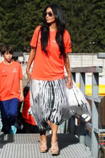 Nicole Scherzinger feet photo thumbnail