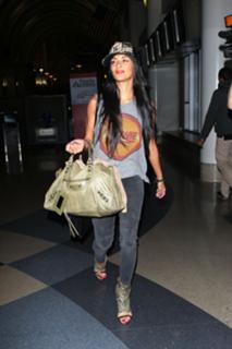 Nicole Scherzinger feet photo thumbnail