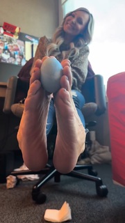 Kyle Unfug feet photo thumbnail