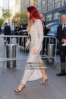 Dua Lipa feet photo thumbnail