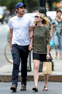 Kirsten Dunst feet photo thumbnail