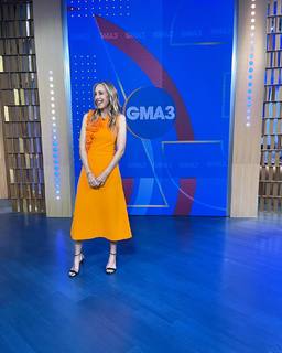 Kim Raver feet photo thumbnail