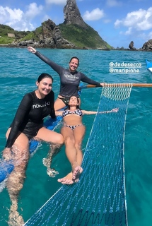Deborah Secco feet photo thumbnail