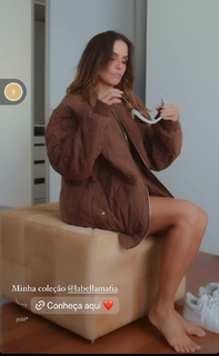 Deborah Secco feet photo thumbnail
