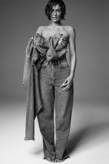 Kylie Jenner feet photo thumbnail