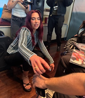 Dua Lipa feet photo thumbnail