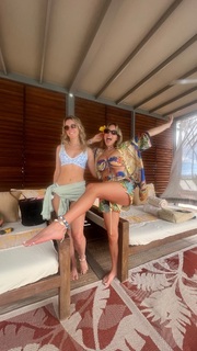Sydney Sweeney feet photo thumbnail