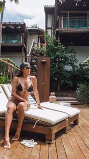Deborah Secco feet photo thumbnail