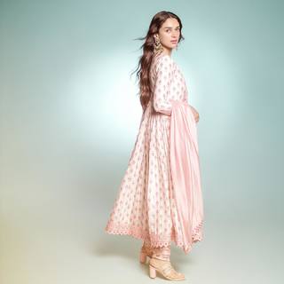 Aditi Rao Hydari feet photo thumbnail