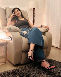 Poonam Yadav feet photo thumbnail