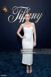 Emily Blunt feet photo thumbnail