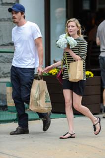 Kirsten Dunst feet photo thumbnail