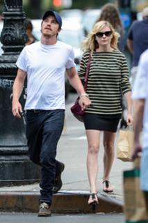 Kirsten Dunst feet photo thumbnail