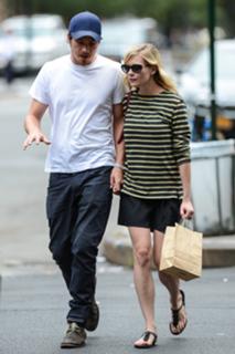 Kirsten Dunst feet photo thumbnail