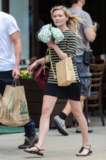 Kirsten Dunst feet photo thumbnail