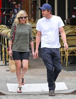 Kirsten Dunst feet photo thumbnail