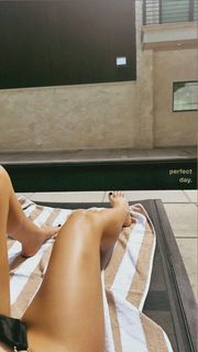Maren Morris feet photo thumbnail