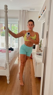 Kéfera Buchmann feet photo thumbnail