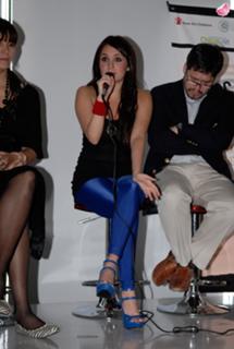Dulce María feet photo thumbnail