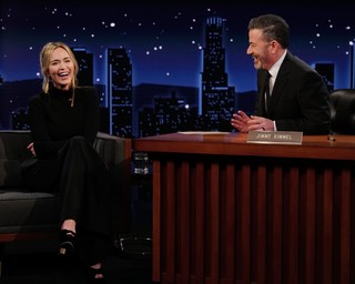 Emily Blunt feet photo thumbnail