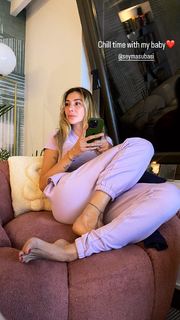 Seyma Subasi feet photo thumbnail