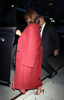 Zoe Saldana feet photo thumbnail