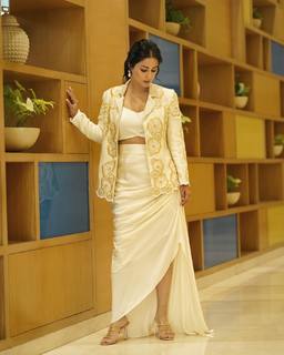 Hina Khan feet photo thumbnail