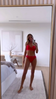Rosie Huntington-Whiteley feet photo thumbnail