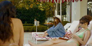 Anne Hathaway feet photo thumbnail