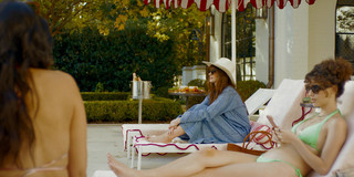 Anne Hathaway feet photo thumbnail