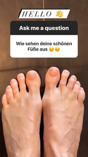 Heidi Klum feet photo thumbnail