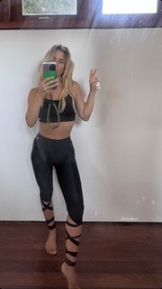 Carolina Dieckmann feet photo thumbnail