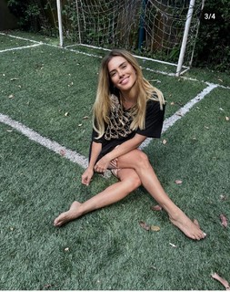 Carolina Dieckmann feet photo thumbnail