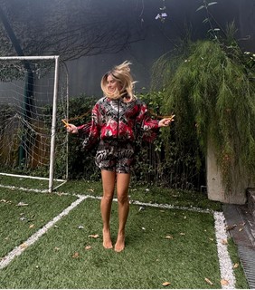 Carolina Dieckmann feet photo thumbnail