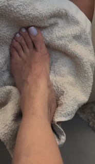 Cláudia Citroni feet photo thumbnail
