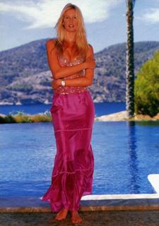 Claudia Schiffer feet photo thumbnail