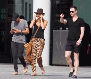 Bar Refaeli feet photo thumbnail